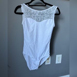 Wearmoi ballet leotard. Rose neckline. White.